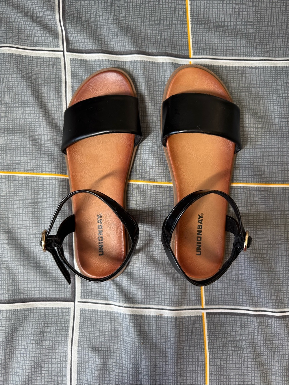 👠NWOT UNIONBAY Black and Tan Strappy Slide Sandals Size 6.5